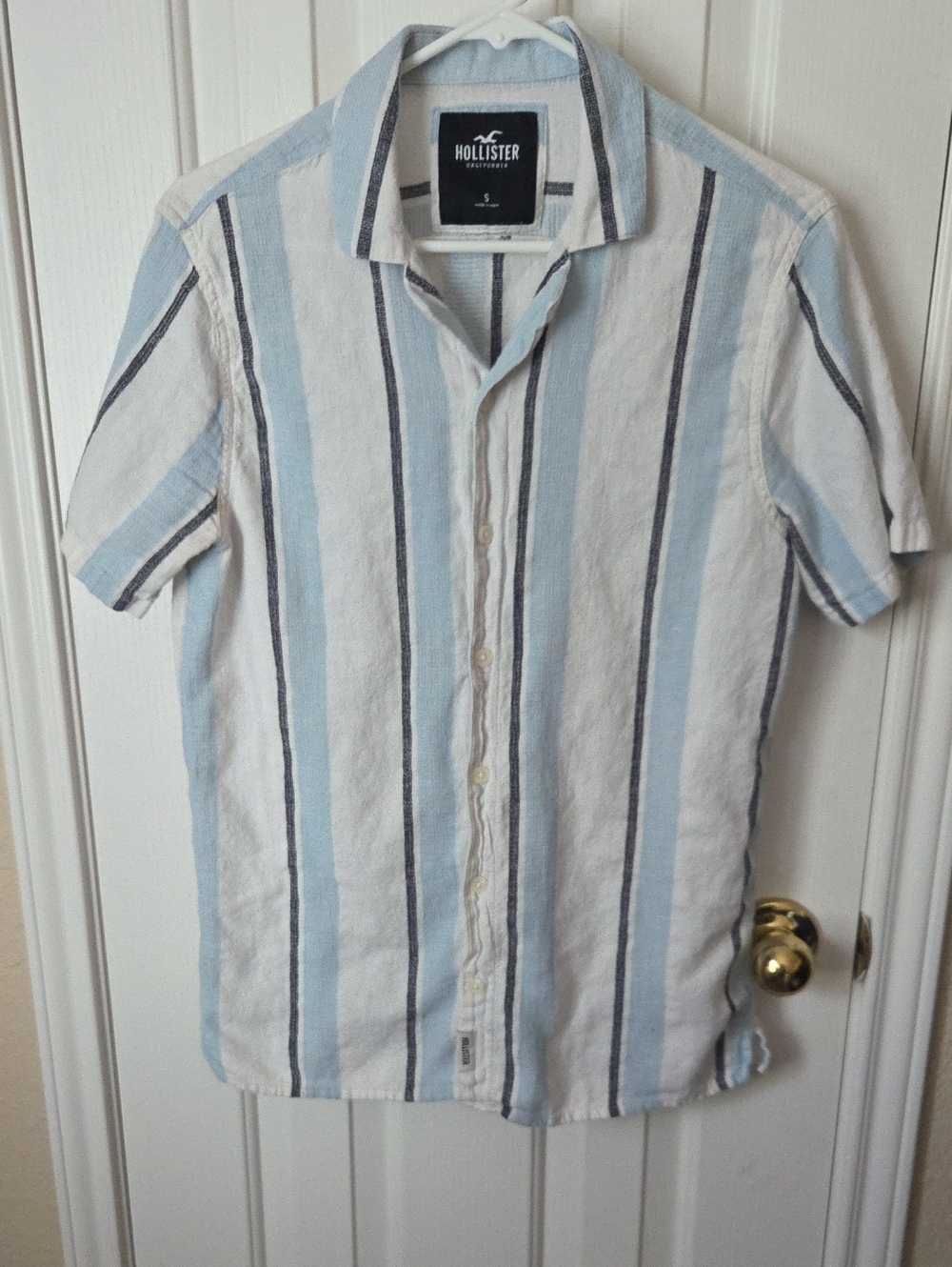 Hollister White and Light Blue Striped Short Sleeve Button-Down Shirt
